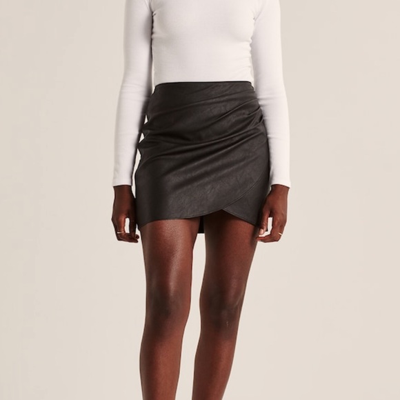 Abercrombie & Fitch Dresses & Skirts - Abercrombie & Fitch Black Vegan Leather Mini Skirt